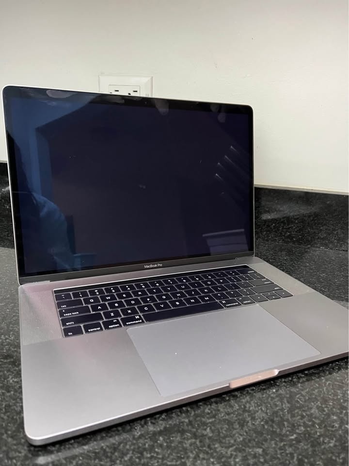 Macbook Pro Touchbar 2016 15" - photo 3