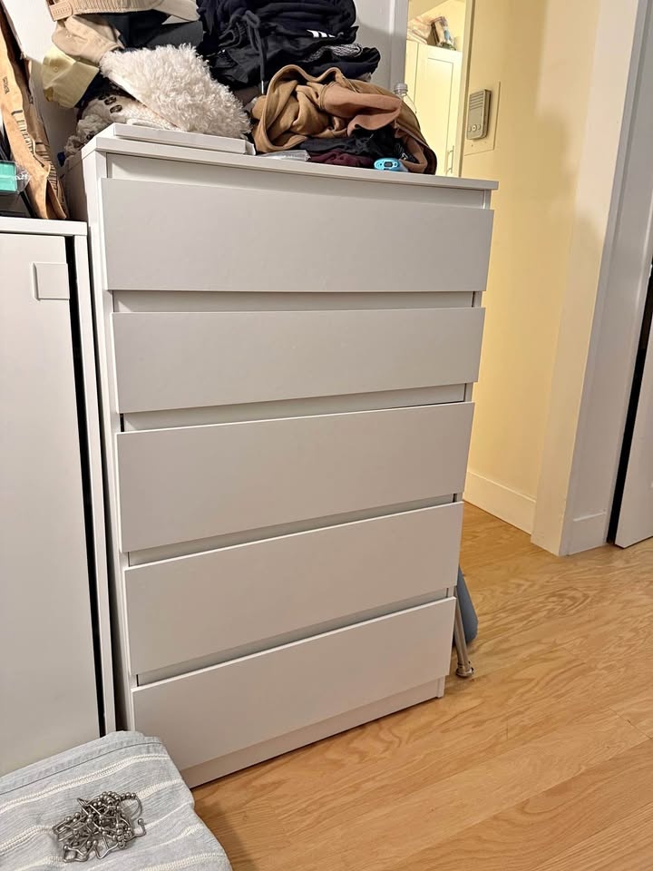 White IKEA 5 Drawer Dresser