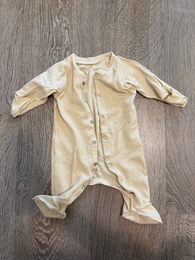 2 bags of Baby girl clothes 0-3 months - photo 2
