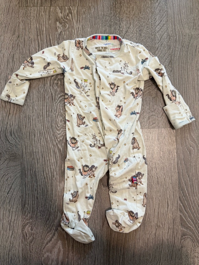 2 bags of Baby girl clothes 0-3 months - photo 5