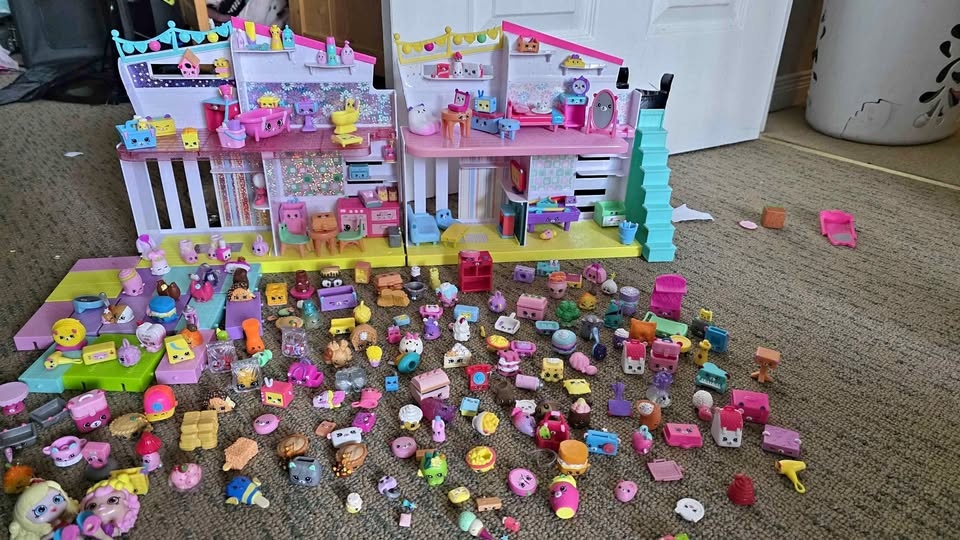 Euc large shopkins lot