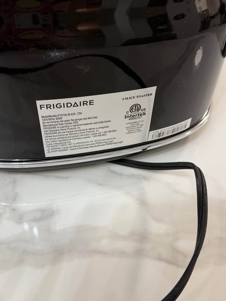 Frigidaire Retro Toaster - photo 3