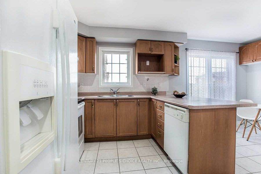 3 Beds 3 Baths - Townhouse - photo 2