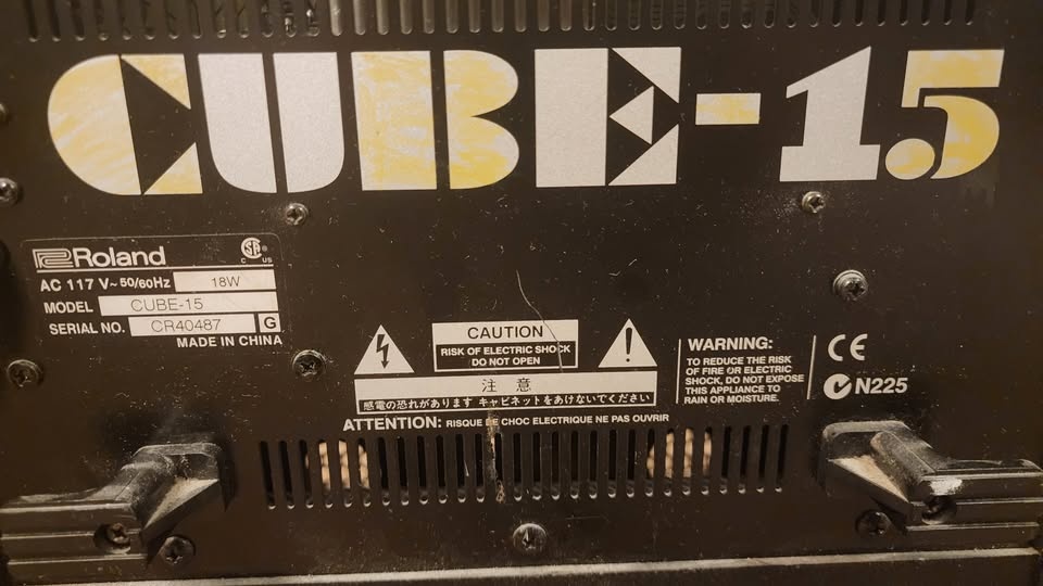 Roland Cube-15 Guitar Amplifier - photo 3