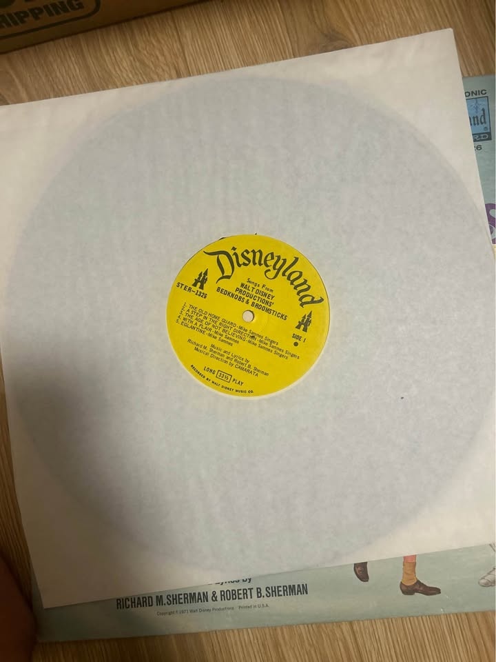 Vintage Bedknobs and Broomsticks Vinyl Record - photo 3