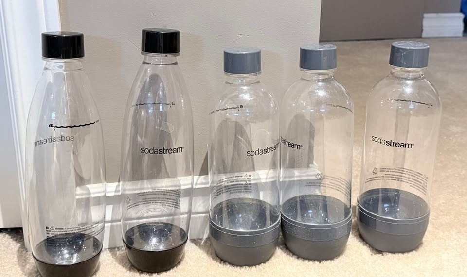 Sodastream and Bottles - photo 2