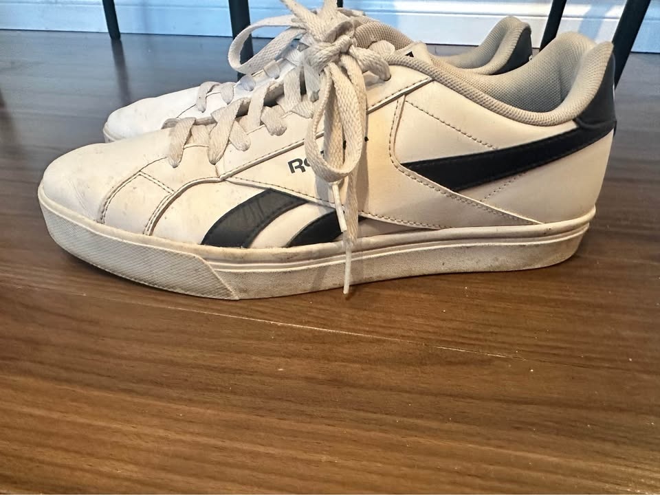 Mens Reebok Classic Sneakers – $20 - Size 9 - photo 2