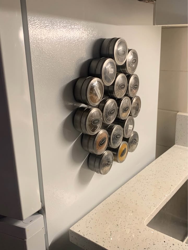 Magnetic spice containers - photo 3