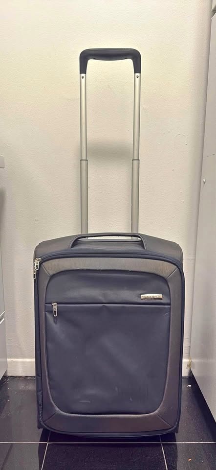 Samsonite Carry On Luggage 2-wheeled