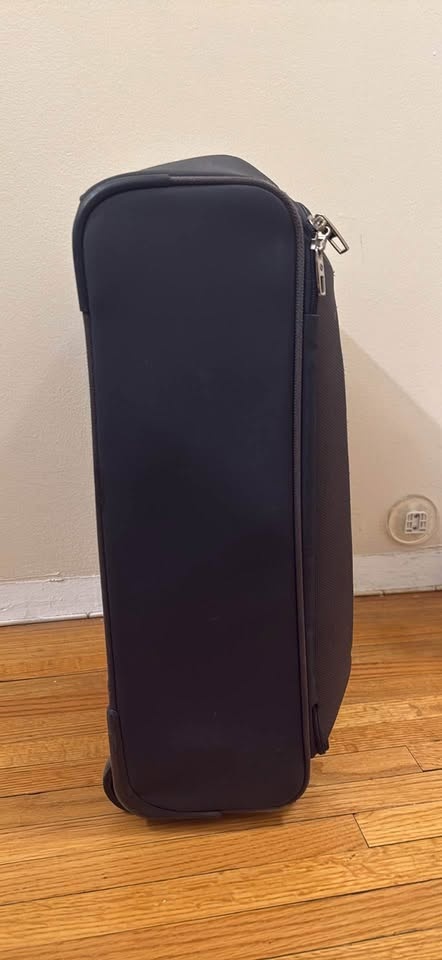 Samsonite Carry On Luggage 2-wheeled - photo 2