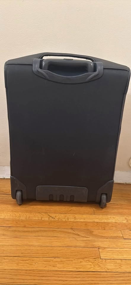 Samsonite Carry On Luggage 2-wheeled - photo 3