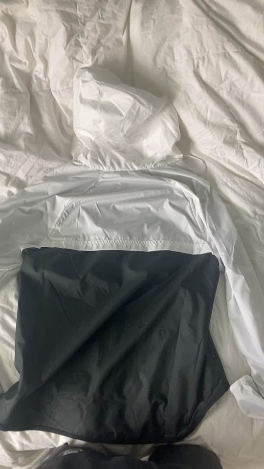 Women’s Nike Windbreaker - photo 2