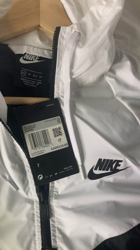 Women’s Nike Windbreaker - photo 3