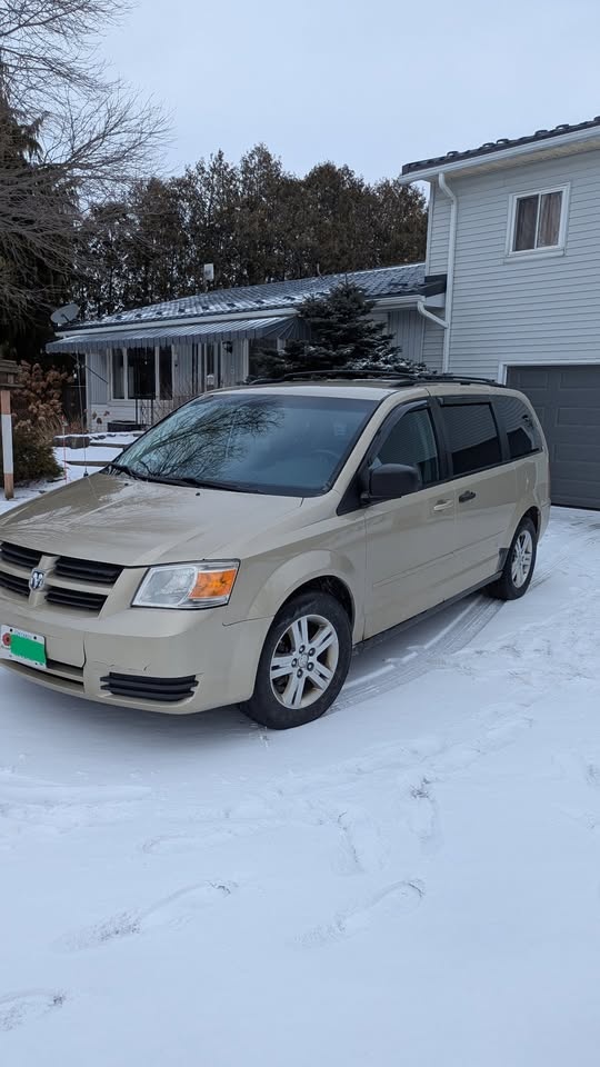 2010 Dodge Grand Caravan SE - photo 2