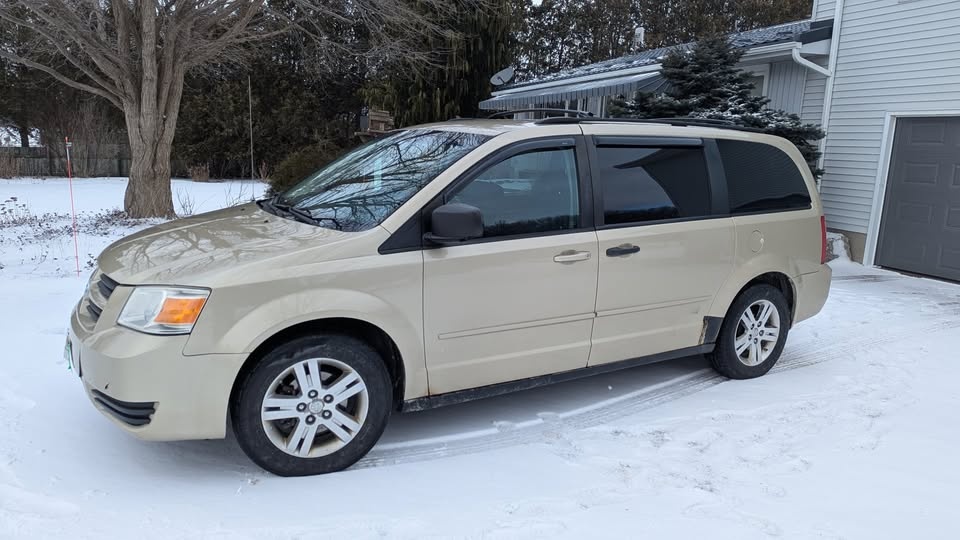 2010 Dodge Grand Caravan SE - photo 3