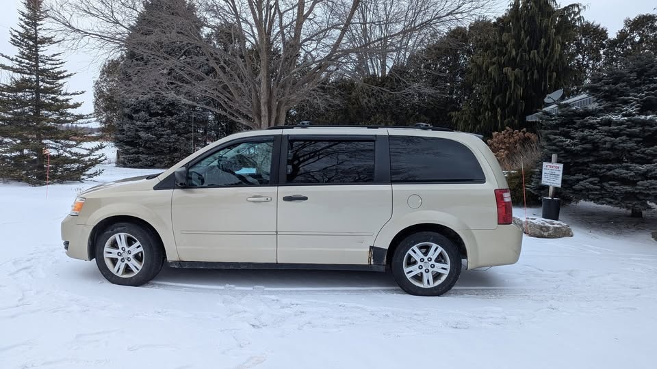 2010 Dodge Grand Caravan SE - photo 4