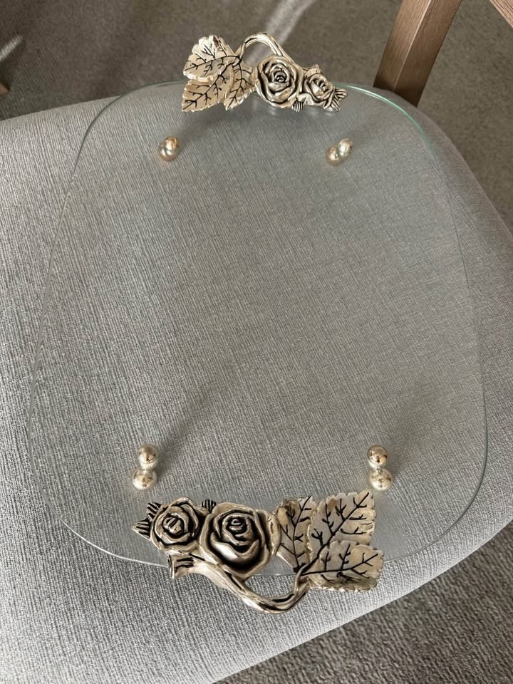 Glass tray with engraved rose decorations - photo 3