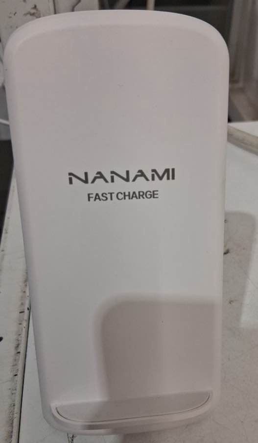 Nanami fast wirless charger compatible with most phone- white. - photo 3