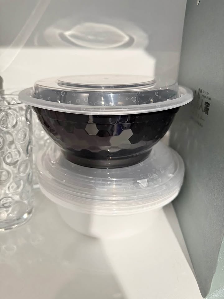 Handful Free take out containers
