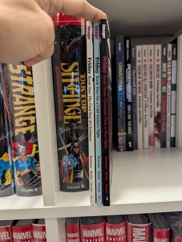 Friday Graphic Novels: Complete Series - photo 3