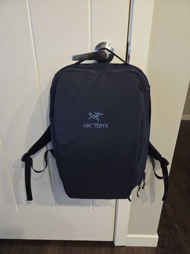 Arc'teryx Blade 20 Backpack - Like New, Navy Blue