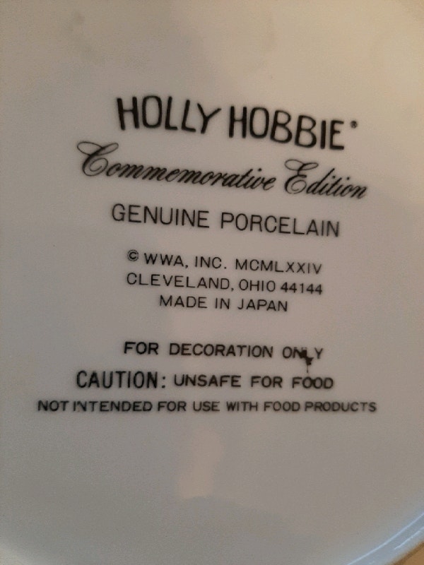 Holly Hobbie 1974 commemorative edition plate - photo 2