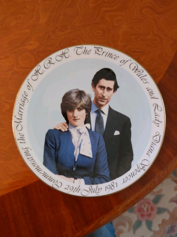 Royal Wedding & Silver Jubilee Plates - photo 2