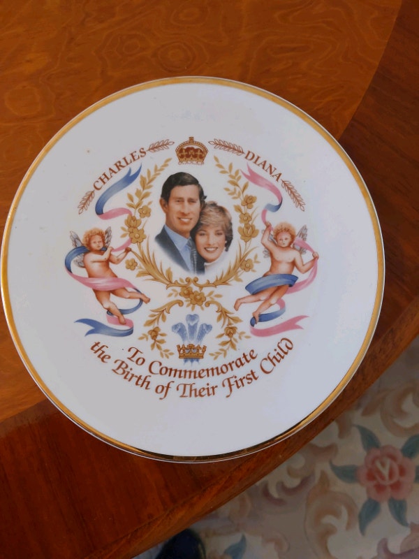 Royal Wedding & Silver Jubilee Plates - photo 4