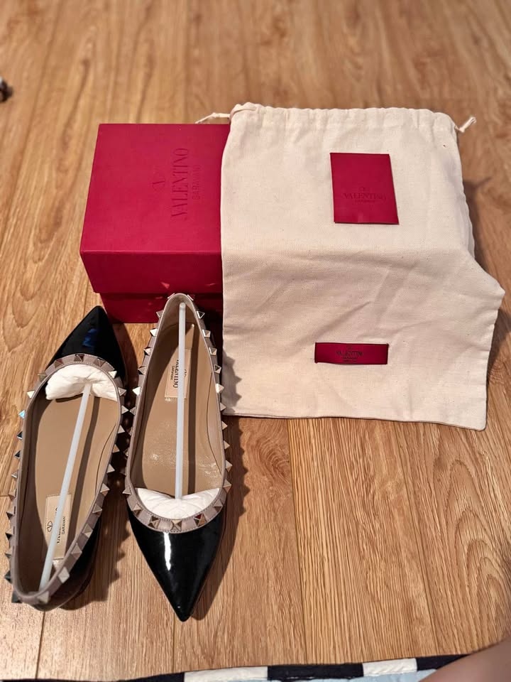 Valentino PATENT ROCKSTUD BALLET FLAT