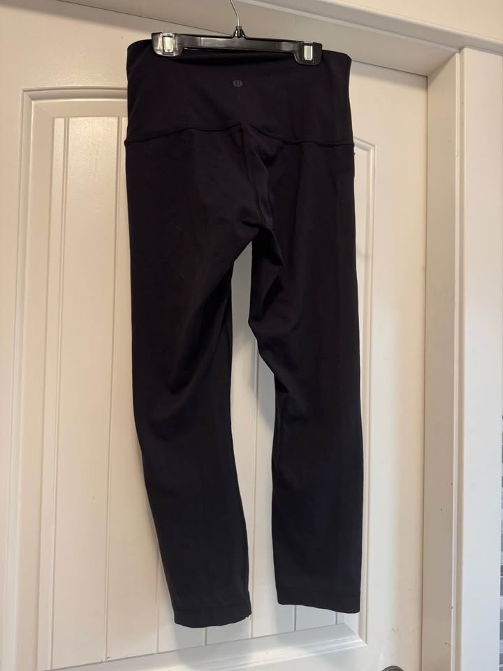 Lululemon size 6 High rise Wunder Under in black - photo 2