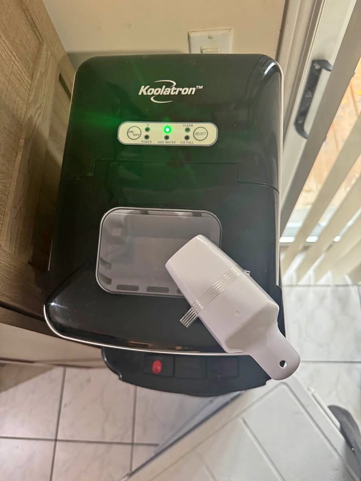 Koolatron Ice Maker