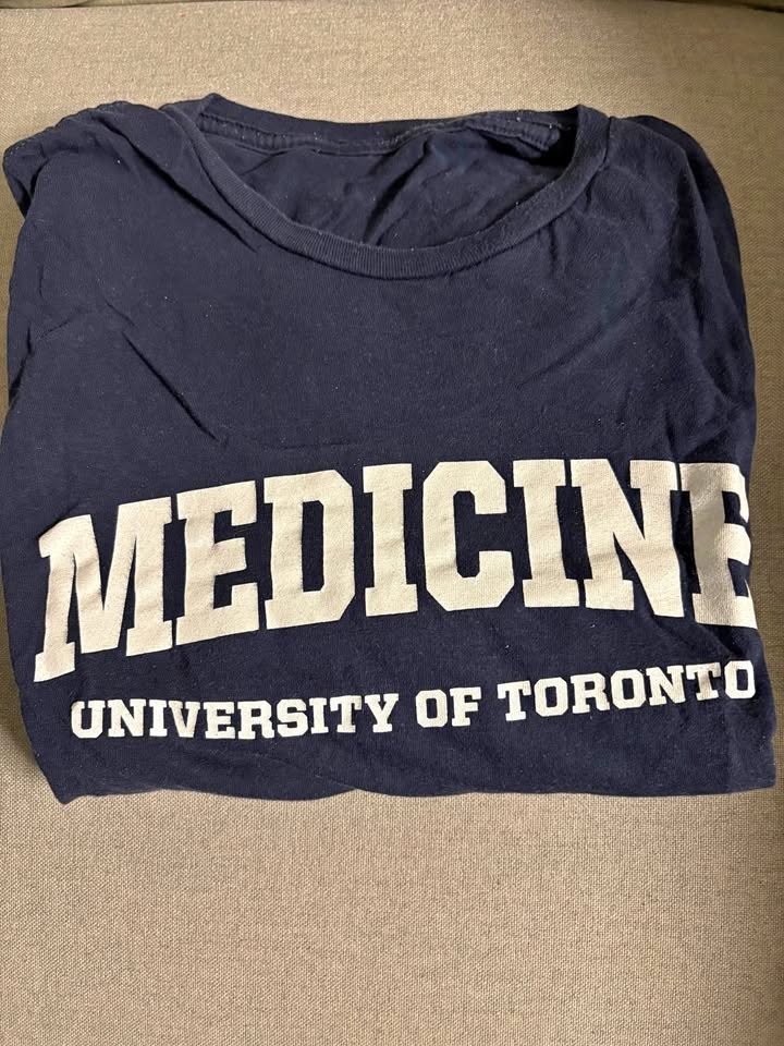 U of T Medicine Tshirt Medium
