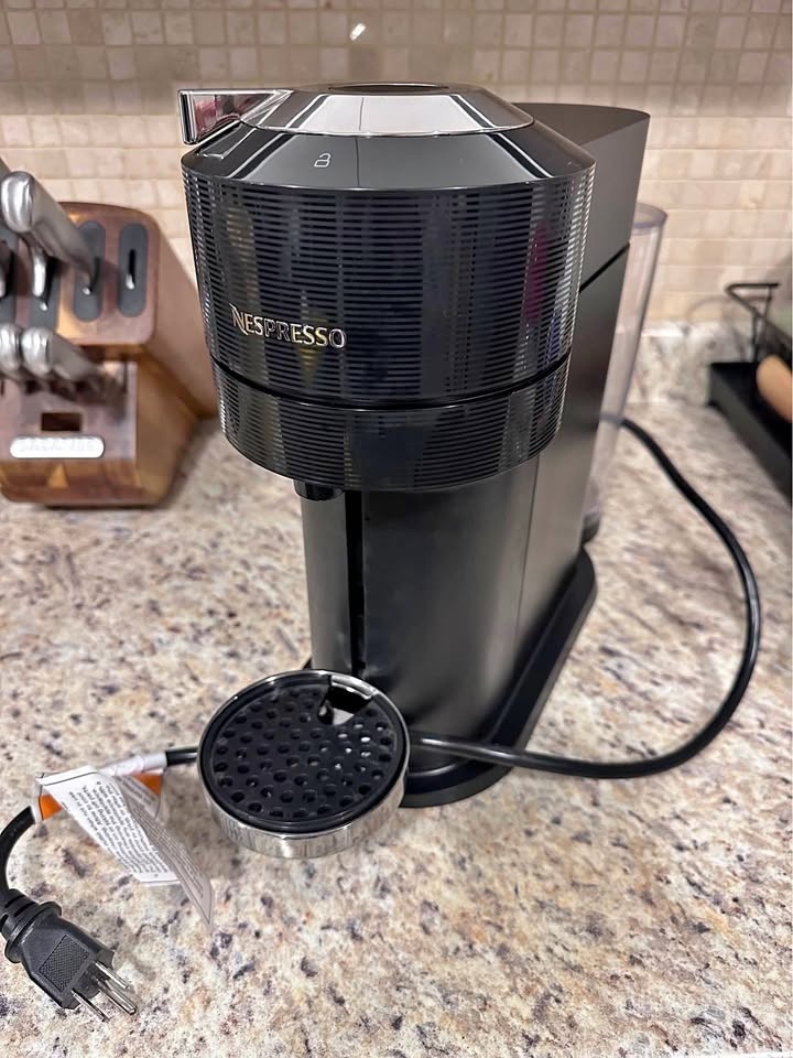 Coffee maker with 13 espresso poti