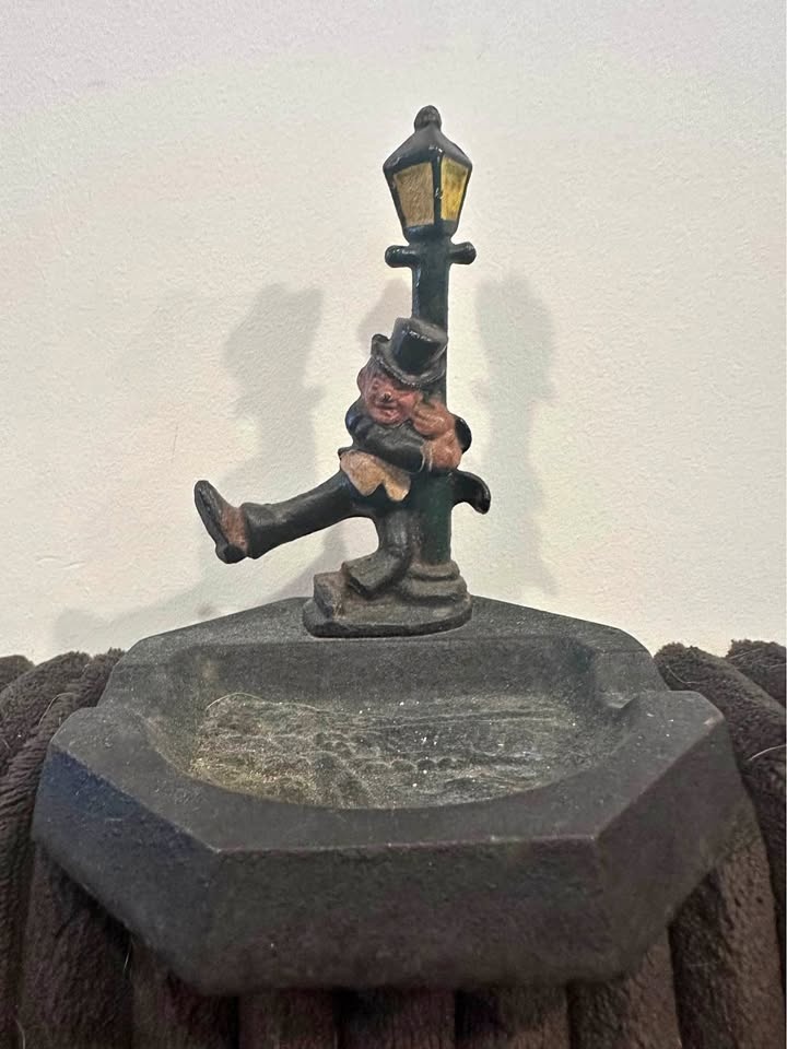 vintage cast-iron novelty ashtray