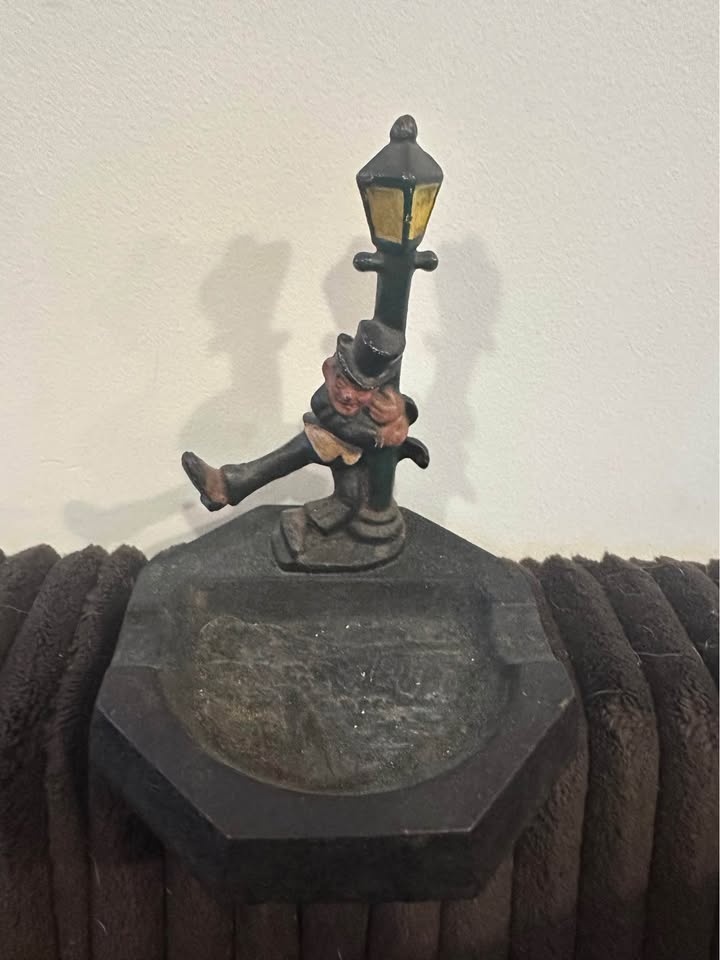 vintage cast-iron novelty ashtray - photo 2