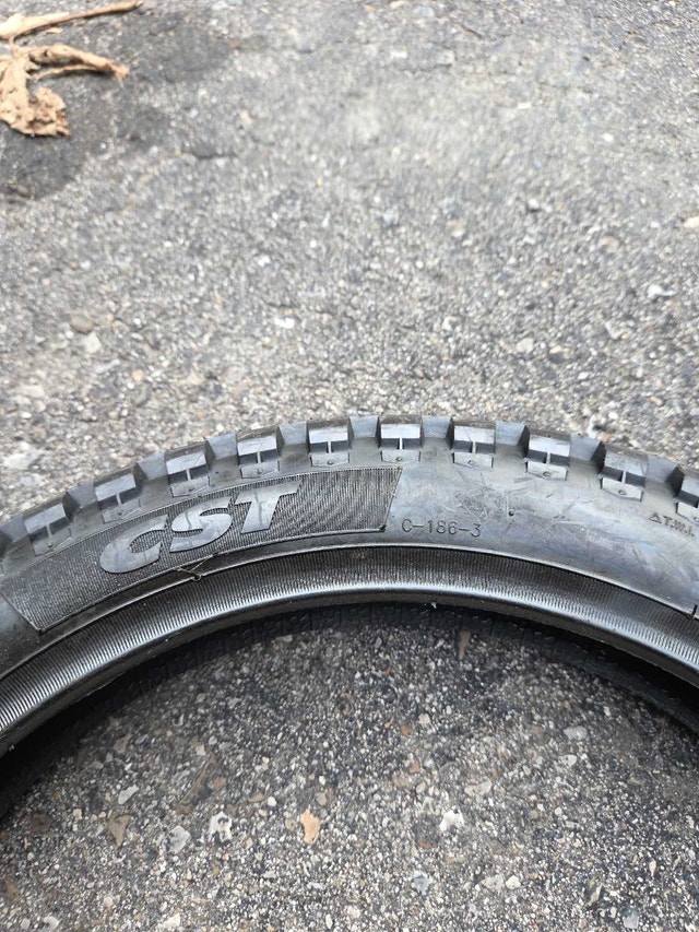 CST 286 Tire