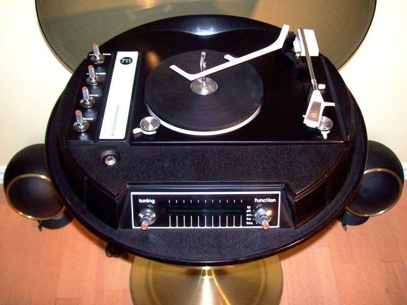 Vintage 1971 Electrohome Apollo gold record player - photo 3