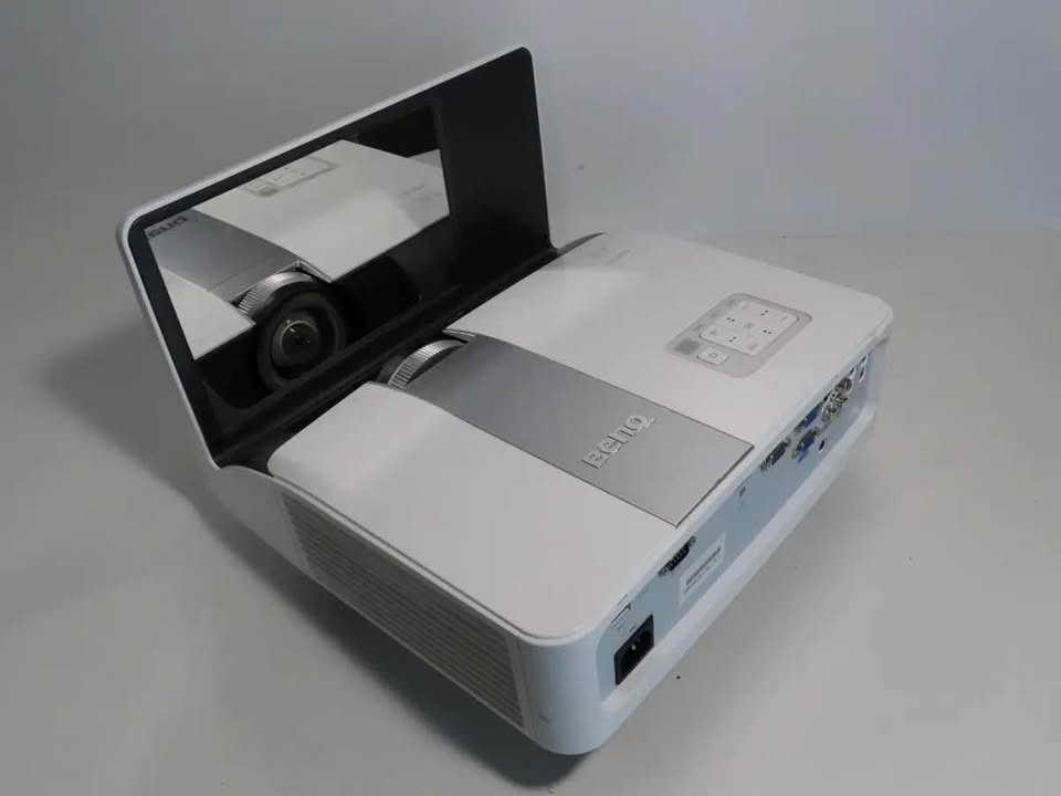 Benq short throw projector