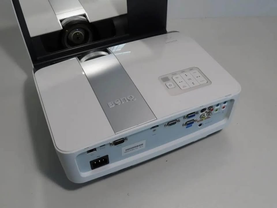 Benq short throw projector - photo 2