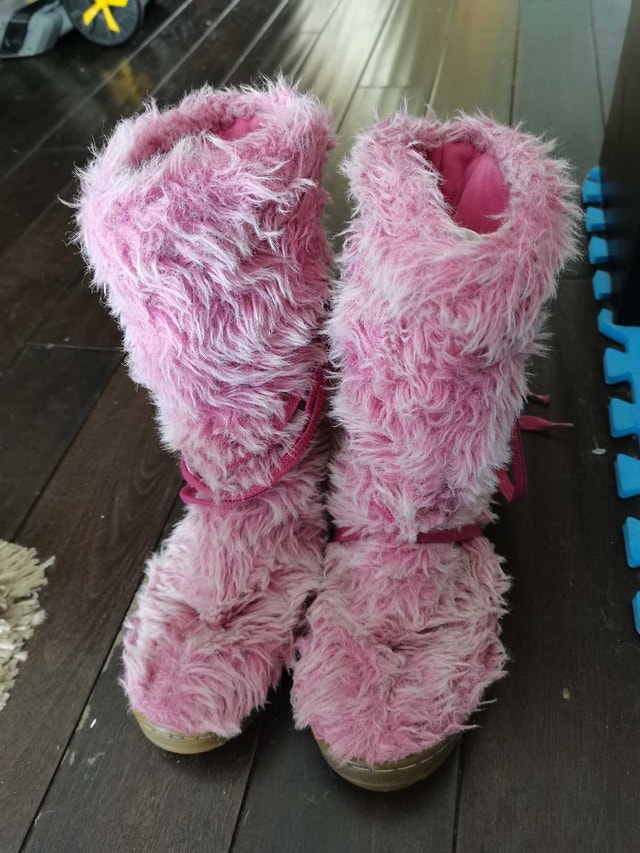 Pink Fuzzy Boots 5-6.5