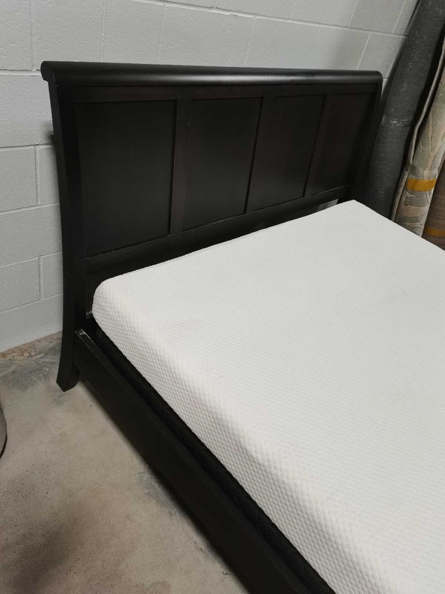 QUEEN bed set, solid wood no screw, made in Canada - photo 3