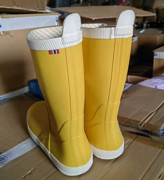 brand new Viking Rubber Boots rain boots woman size 7.5 - photo 3