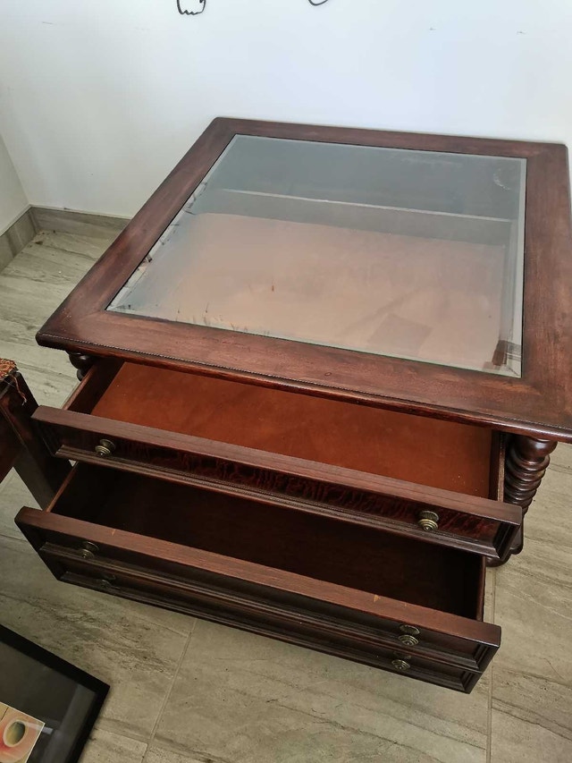 Coffee Table solid wood mahogany 40"x40"x20" - photo 2