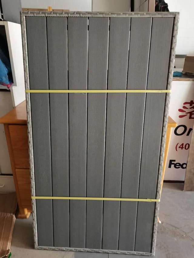 brand new ratten/vinyl Outdoor Table