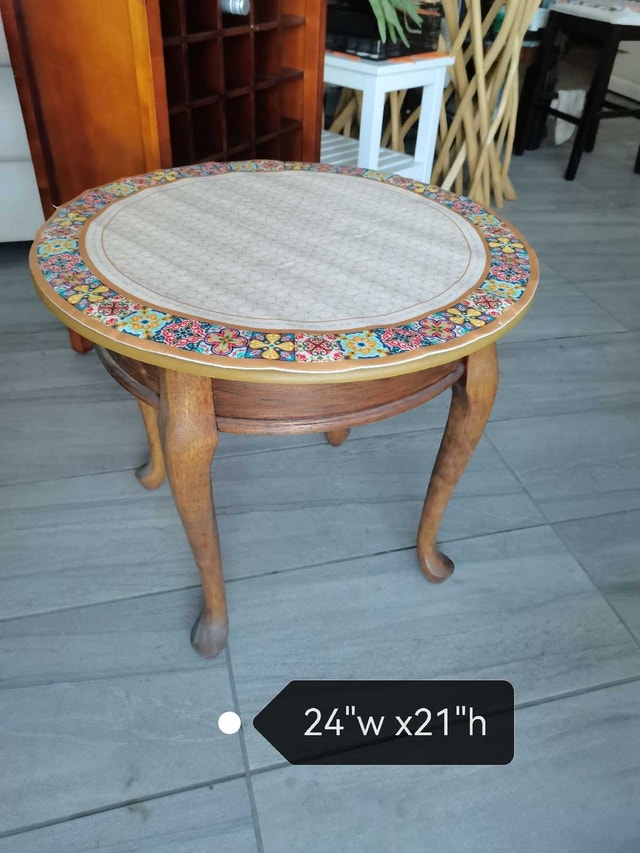 cute solid wood around Table with matching rubber plate