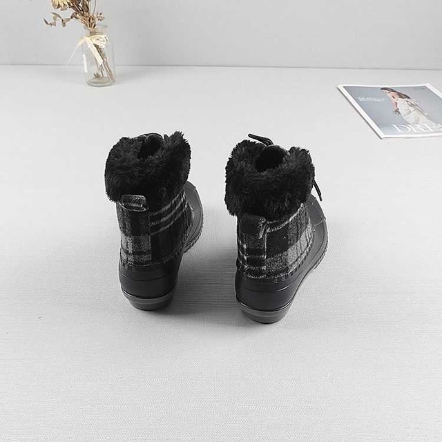 Plaid Duck Boots size 9 woman, super warm - photo 4