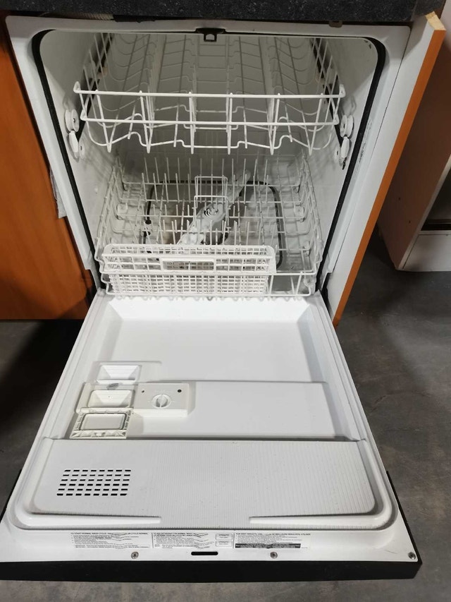 Frigidaire Dishwasher black, good working - photo 2