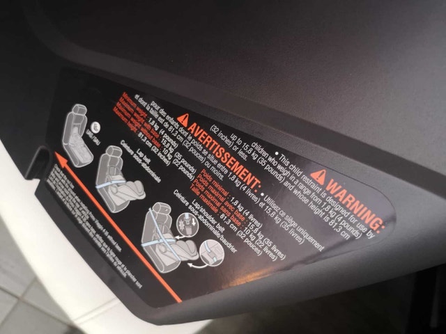 Peg Perego Car Seat 4-35 lb rear facing,made in italy,good 2028 - photo 5