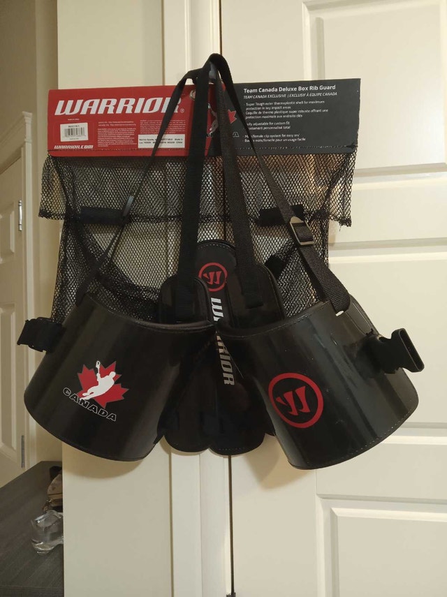 Team Canada Deluxe Box Rib Guard (small)