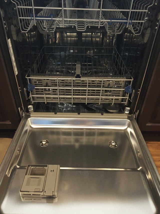 Whirlpool - 24" Built-In Dishwasher - Stainless Steel 47dBa - photo 3